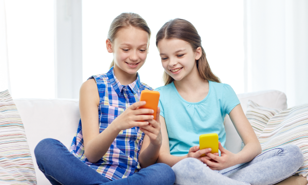 ECB-Education-Docs_Kids-and-Apps_Parental-Education_BLOG-Graphic_Girls